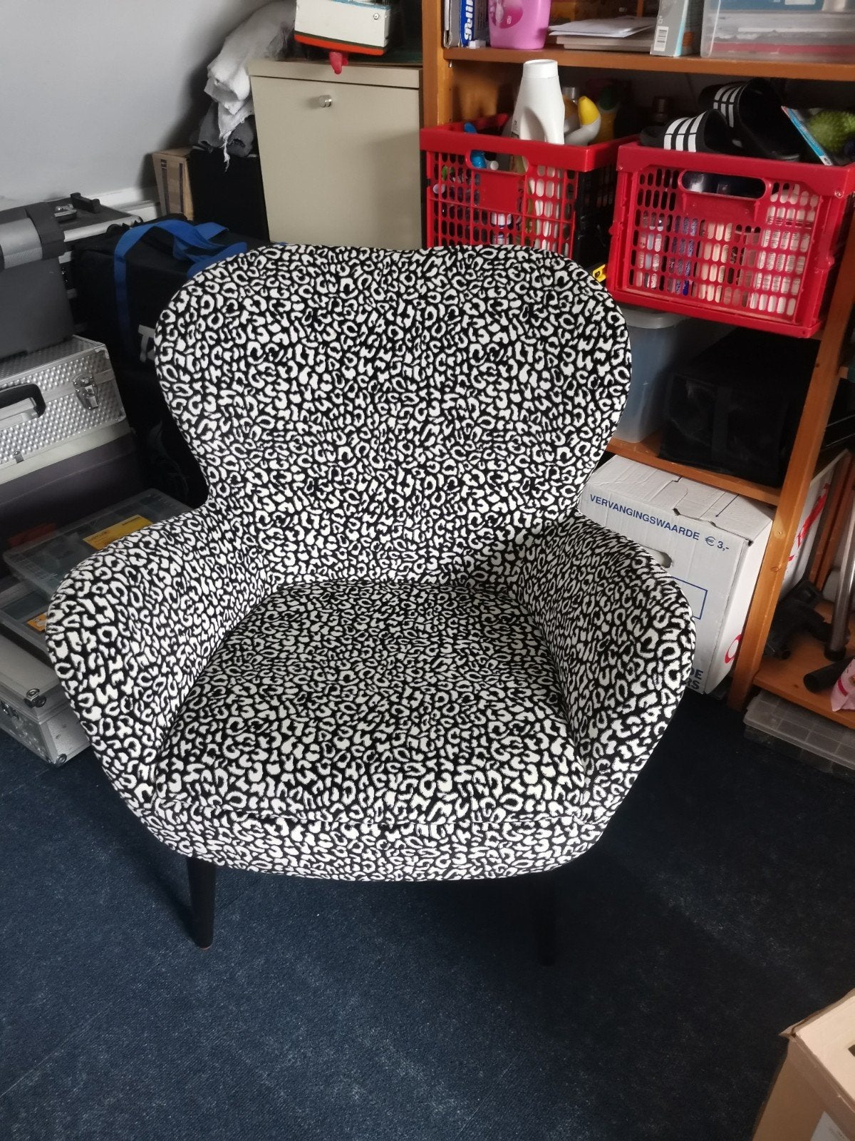 Mooie designer stoel met dierenprint, Huis en Inrichting, Ophalen, Zo goed als nieuw, Stof, Modern, Designer, Dierenprint