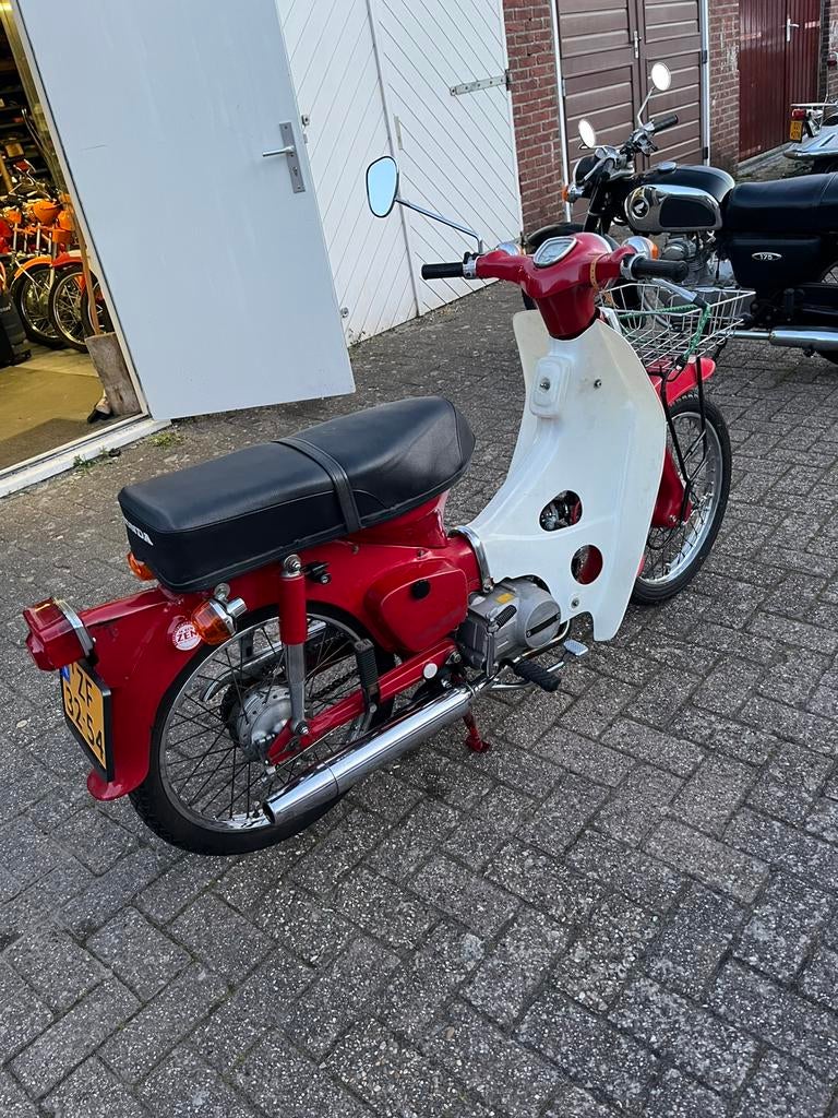 Honda c70 125cc leuke nette motor met kenteken, Motoren, Motoren | Oldtimers, Toermotor, 11 kW of minder, 1 cilinder, Minimaal motorrijbewijs A1