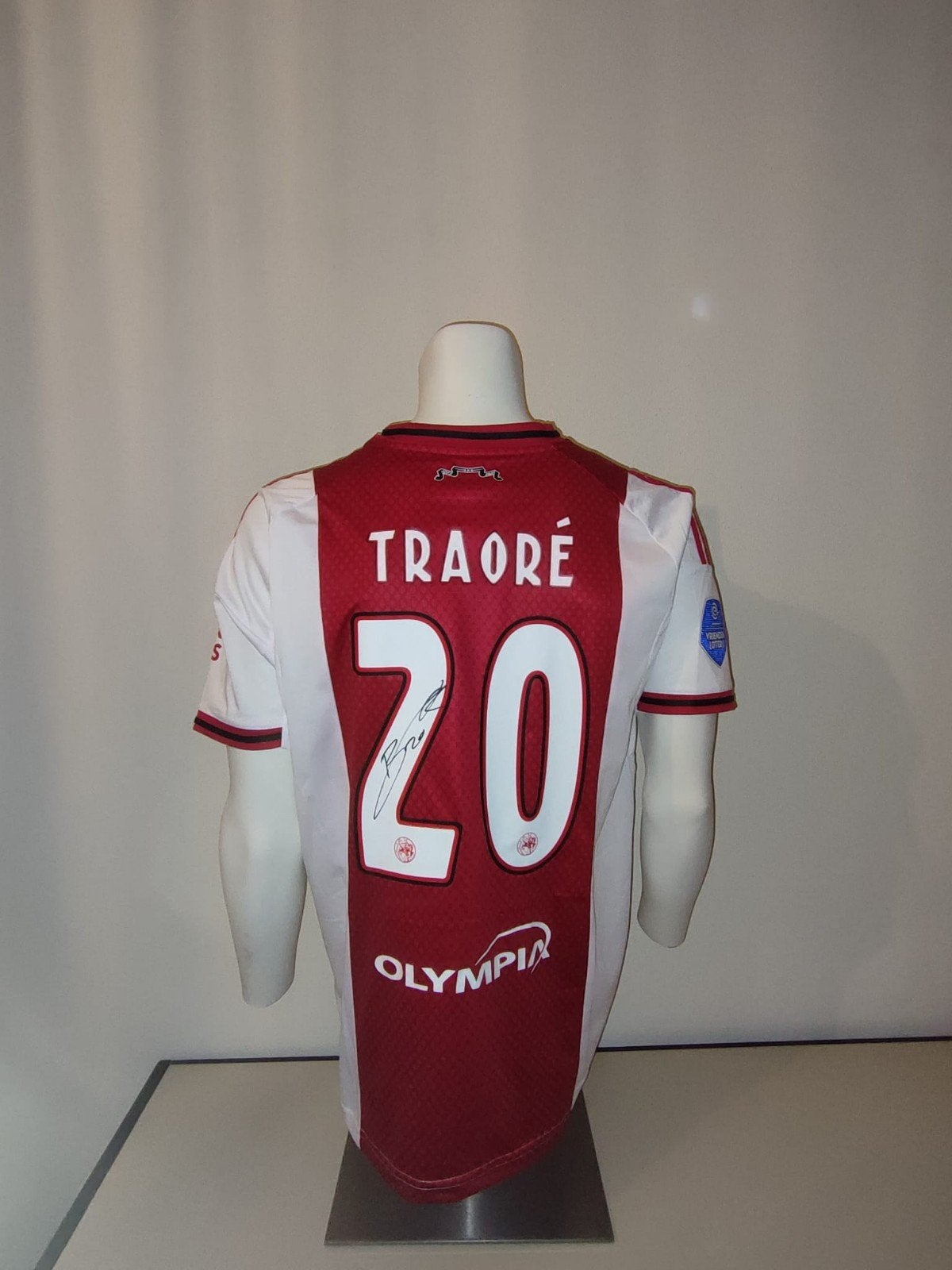 Ajax shirt gesigneerd door Bertrand Traoré met coa

I, Verzamelen, Sportartikelen en Voetbal, Ophalen of Verzenden, Nieuw, Ajax