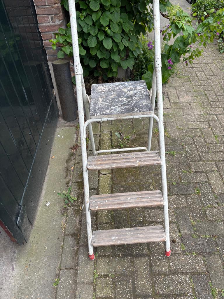 Gebruikte Trap - Handige Opvouwbare Huishoudtrap, Doe-het-zelf en Verbouw, Ladders en Trappen, Ophalen, Trap, Zo goed als nieuw