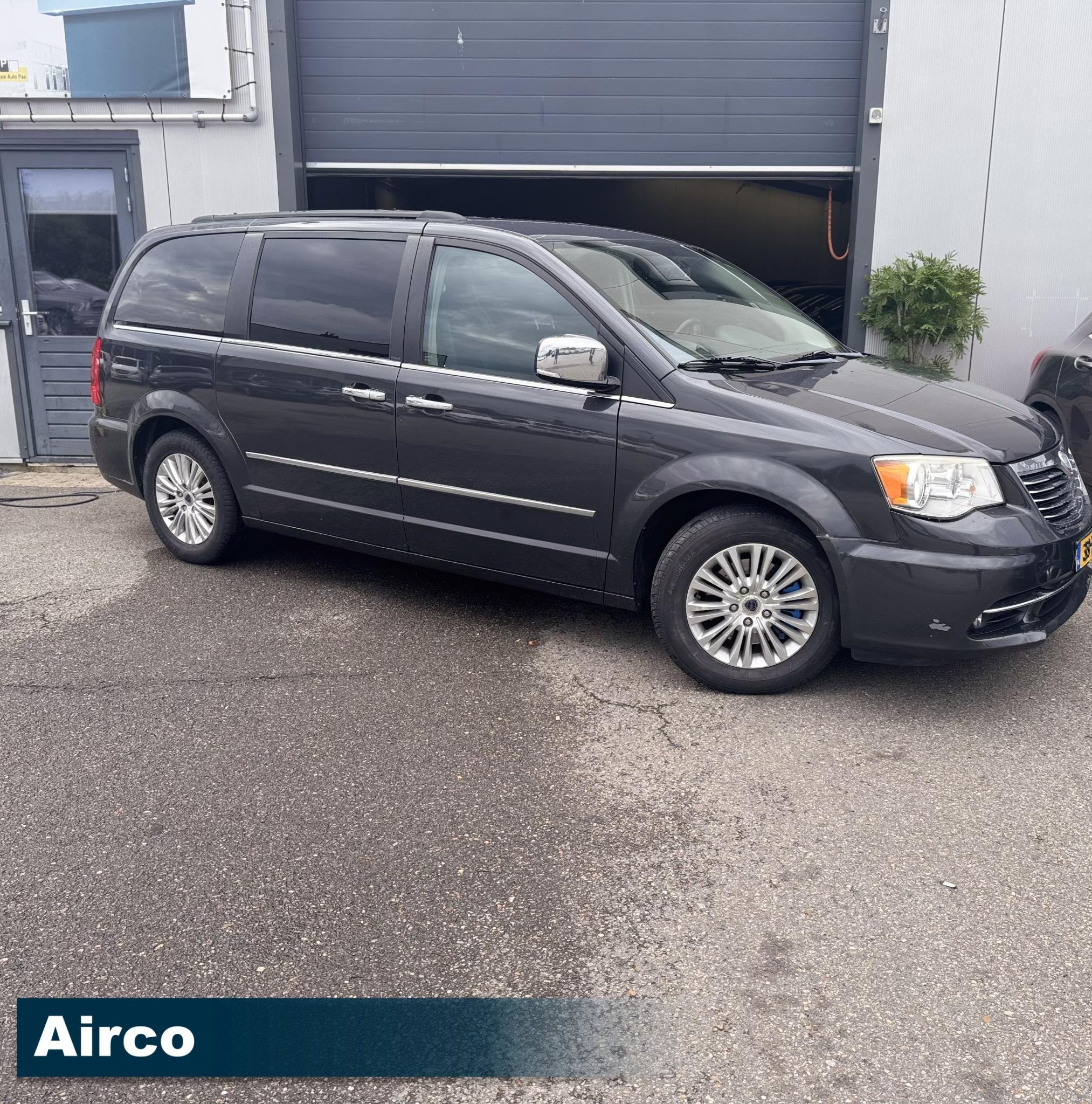 Lancia Voyager 2.8 Multijet Gold / Navi / Airco / Camera / N, Auto's, Euro 5, 450 kg, Gebruikt, 4 cilinders