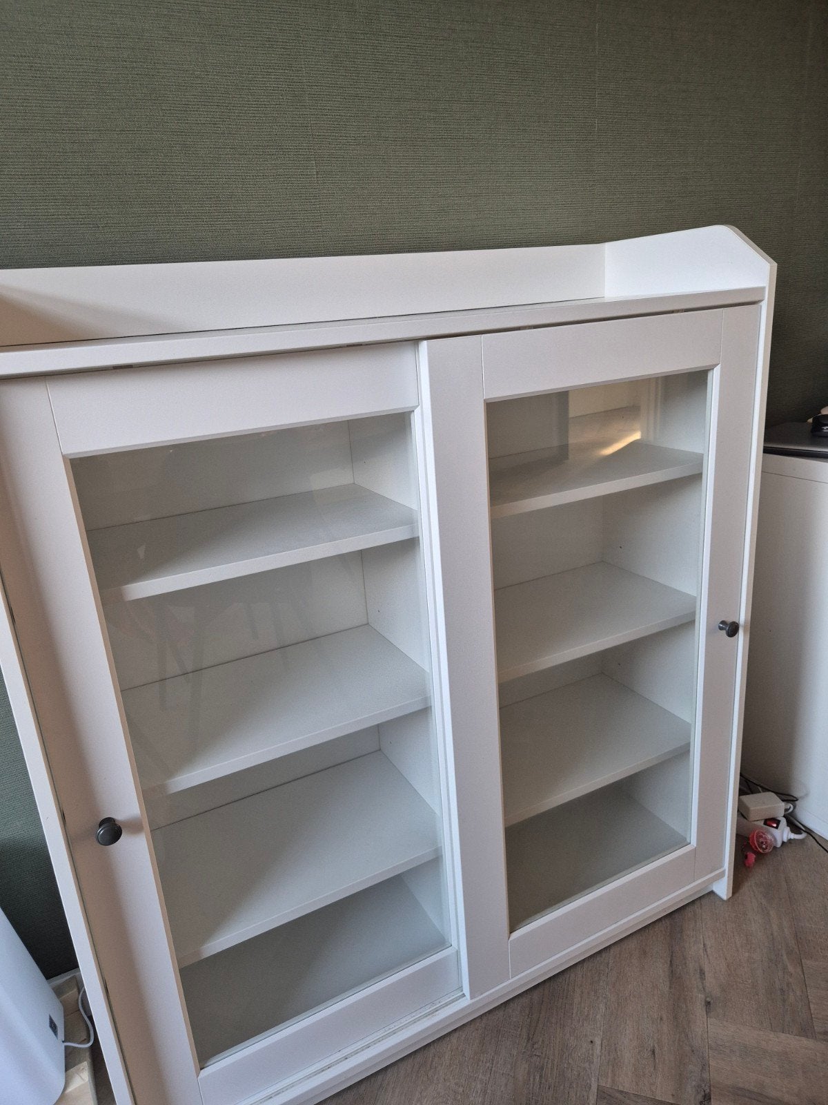 IKEA Hauga Vitrinekast, Huis en Inrichting, Ophalen, 100 tot 150 cm, 100 tot 150 cm, 25 tot 50 cm