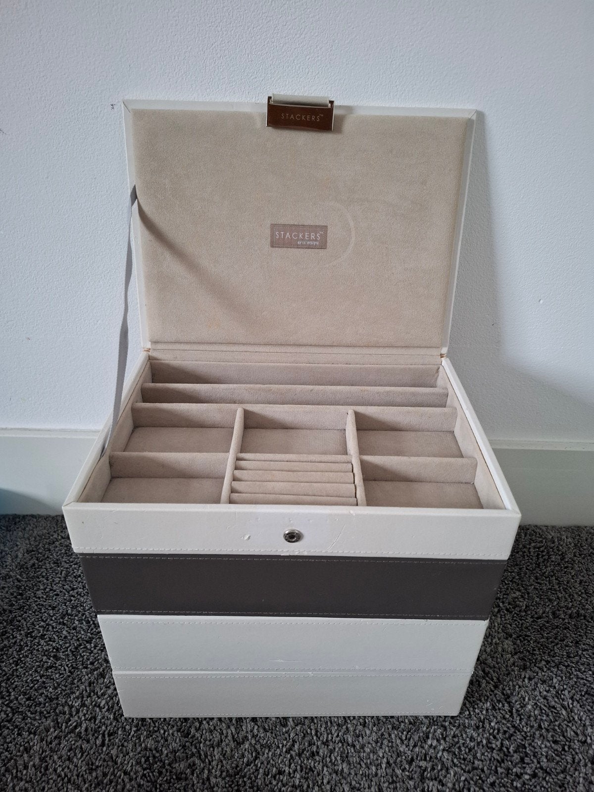 Stackers Sieradendoos / Opbergbox 4 Laags, Sieraden, Tassen en Uiterlijk, Gebruikt, Wit, Ophalen of Verzenden, Met slot