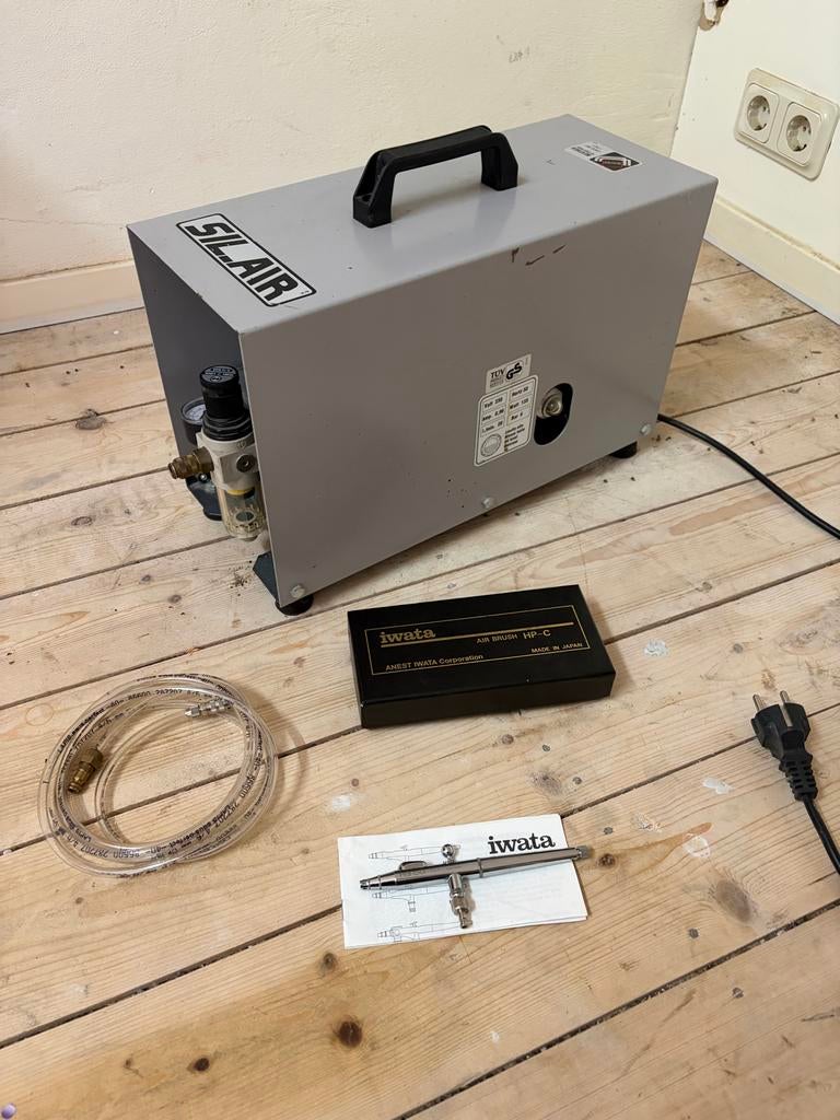 Airbrush Set Sil-Air Fluisterstille Compressor 2x Iwata, Ophalen, Gebruikt, Suhuisterveen, Sil Air / Iwata