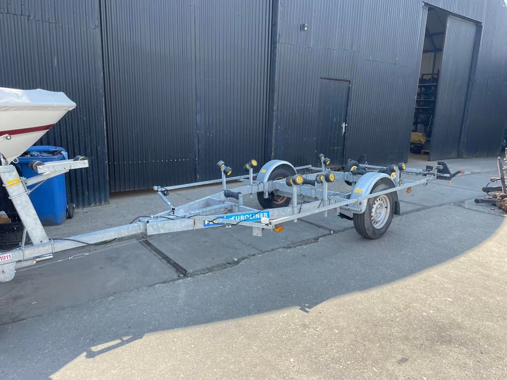 Nette Pega 1350 kilo euroliner, Watersport en Boten, Boottrailers, Ophalen, Zo goed als nieuw, Minder dan 6 meter, Met rollen