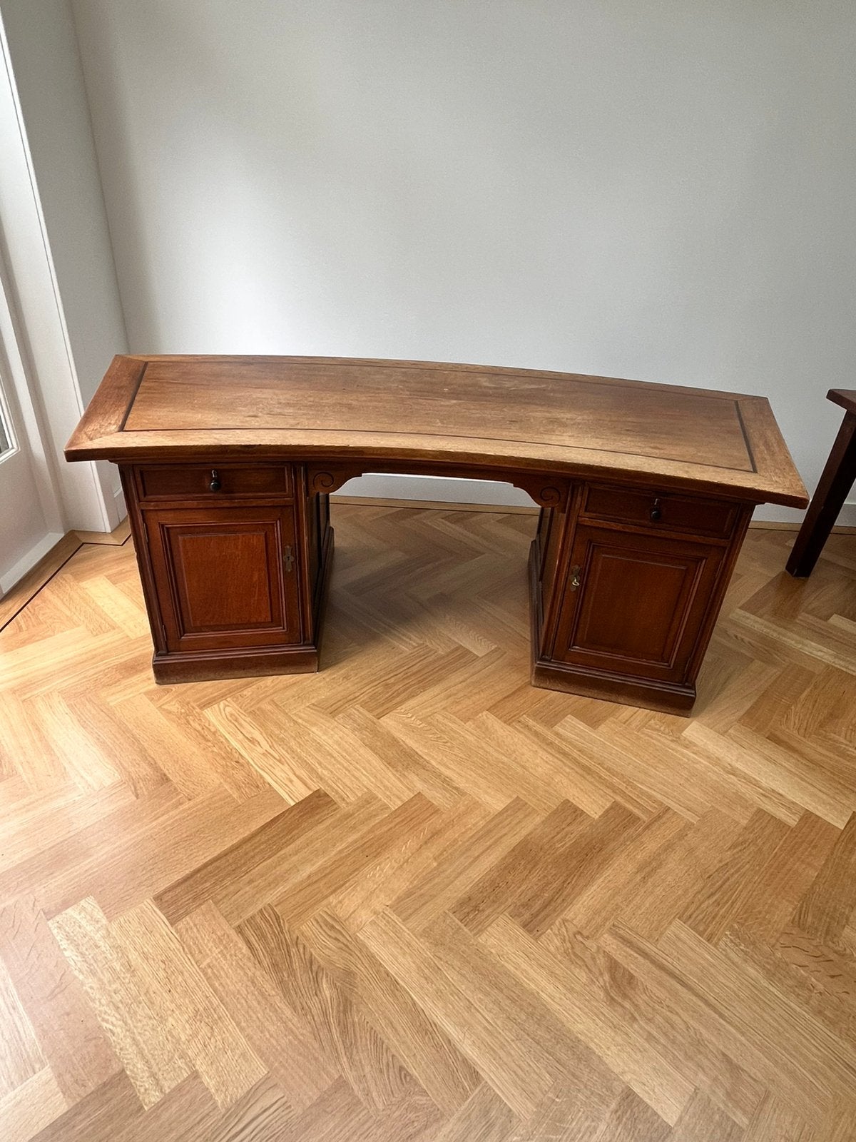 Antiek bureau met groot blad en veel bergruimte, Ophalen, Hout, Bruin, Overige merken