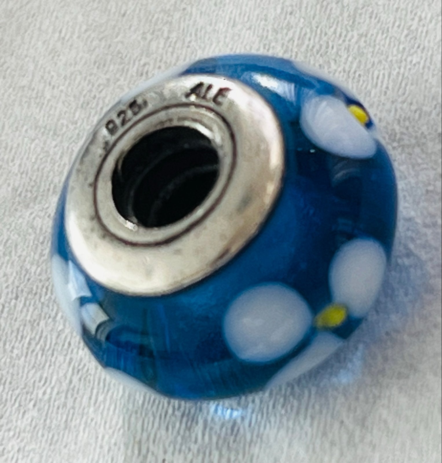 Pandora Murano Glas Bedel - Blauw met Witte Bloemen (790609), Pandora, Zo goed als nieuw, 1 bedel, Glas of Kristal