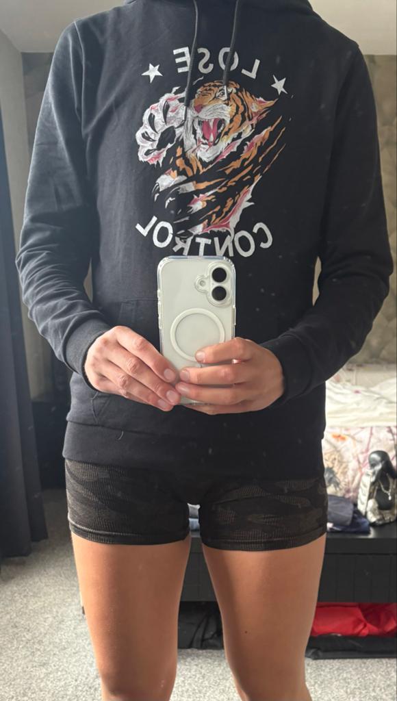 Zwarte Azuka hoodie met tijgerprint - 'Lose Control', Verzenden, Gedragen, Maat 38/40 (M), Zwart