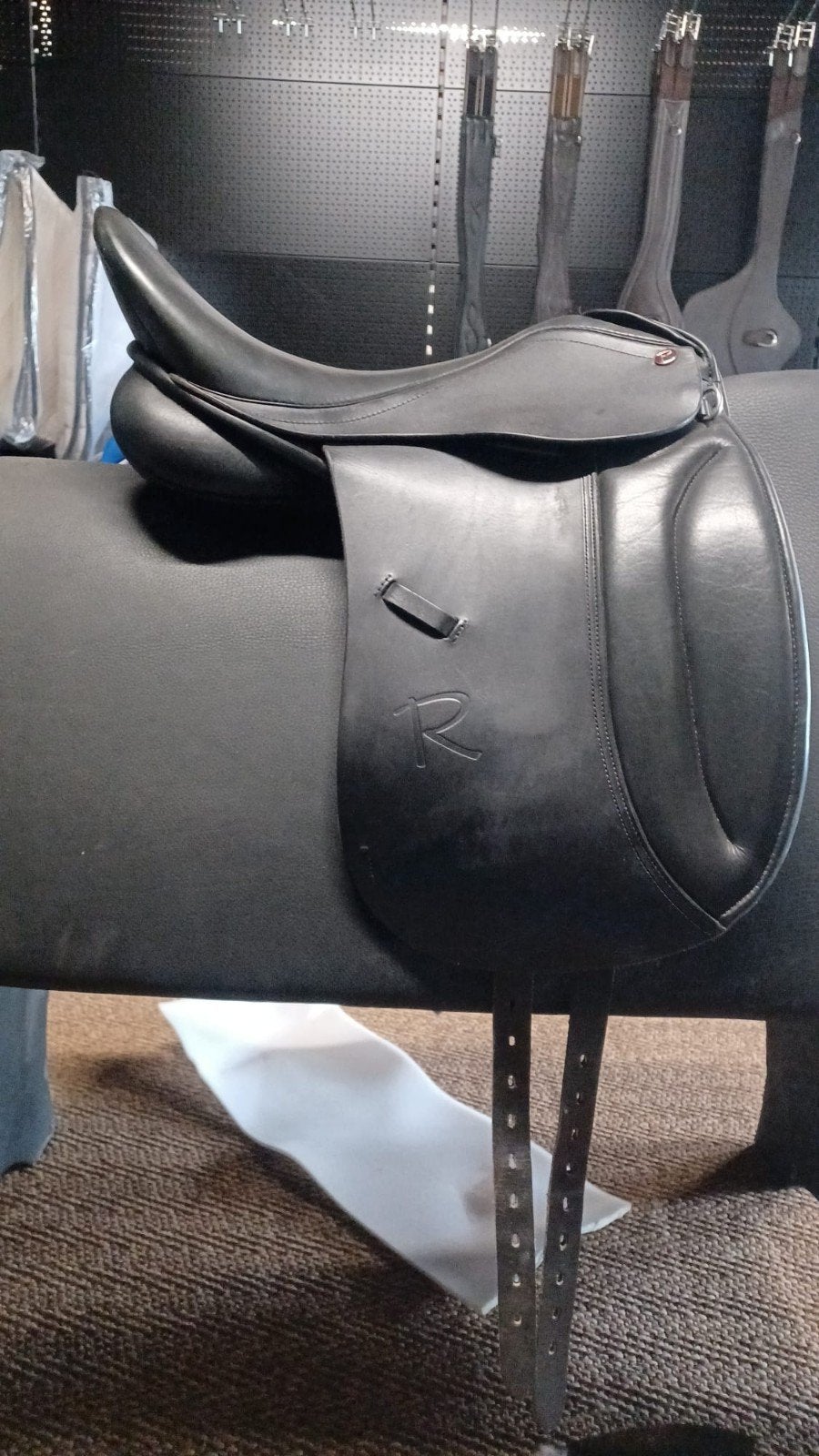 Rossner Amerika Dresuur zadel 17 inch, Dieren en Toebehoren, Ophalen of Verzenden, Zo goed als nieuw, Dressuur