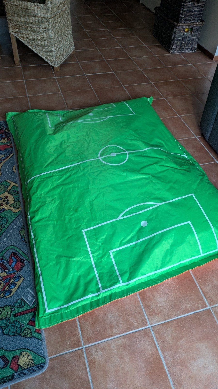 WK voetbal zitzak groen/oranje met oranje voetbalstoel, Ophalen, Zo goed als nieuw, Oranje, Zitzak