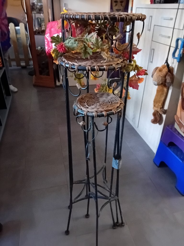 3 bij elkaar passende plantentafeltjes, Ophalen, Metaal of Aluminium, Rond, 55 tot 75 cm