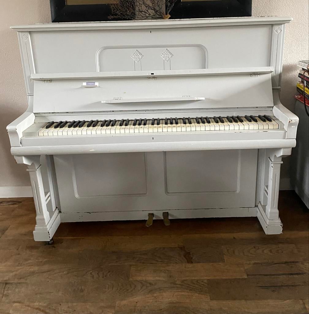 Brocante Piano zoekt nieuwe eigenaar, Ophalen of Verzenden, Gebruikt, Wit, Piano