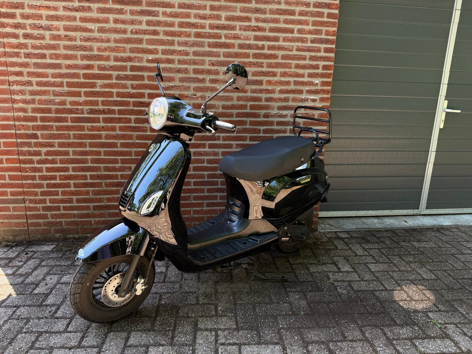 BTC Riva scooter zwart - Weinig kilometers, goede staat, Fietsen en Brommers, Snorfietsen en Snorscooters, Gebruikt, Benzine, Ophalen
