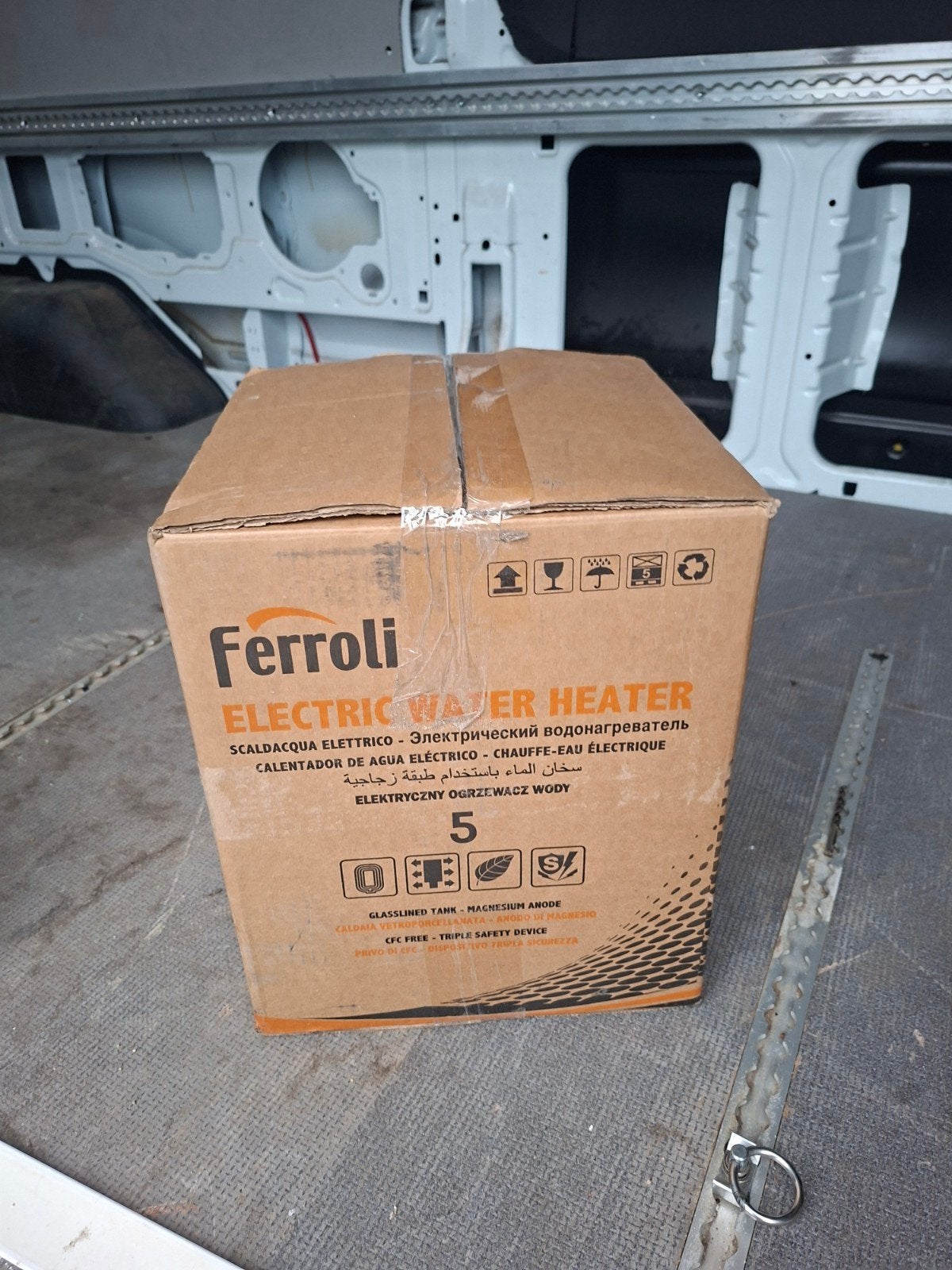Nieuwe Ferroli elektrische boiler 5 liter