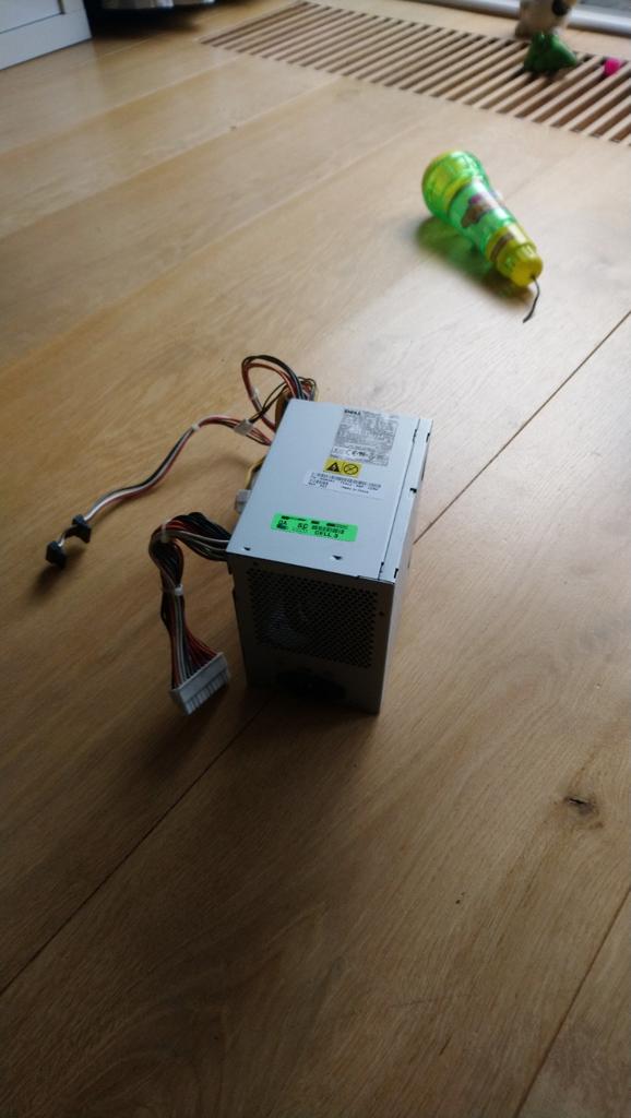 Dell M8805, Computers en Software, Ophalen, Gebruikt