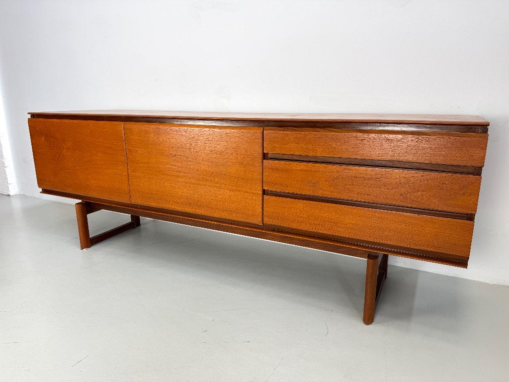 Foto 3 van Vintage dressoir White and Newton