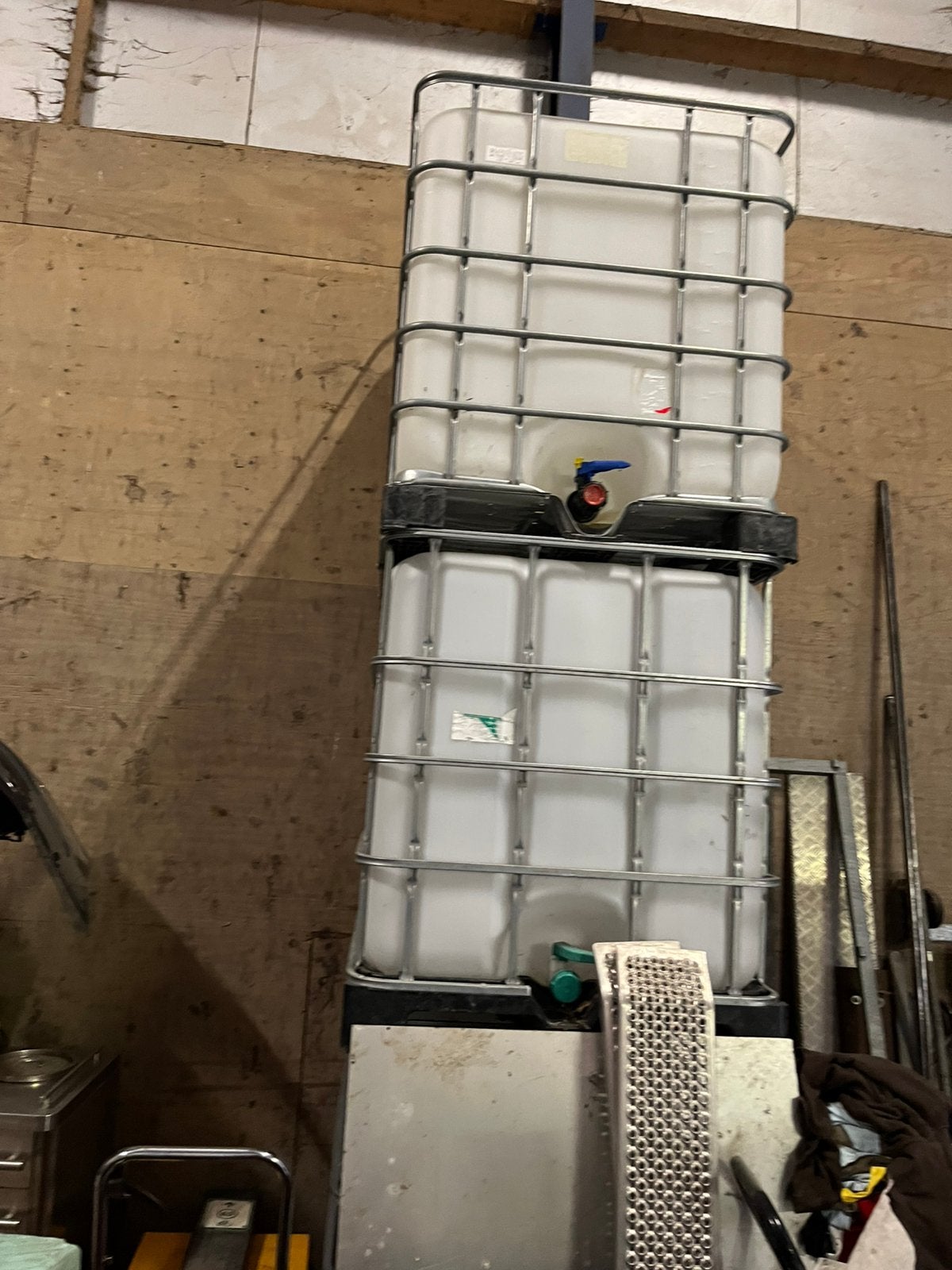 4x IBC 1000L, Ophalen, Kunststof, Met kraantje, 150 liter of meer