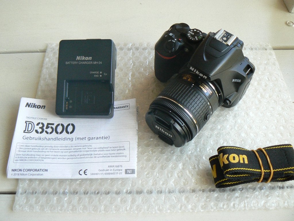 Nikon D3500 en D3400 en D3300. Lenzen 70-300mm  + 40mm +meer, Spiegelreflex, Zo goed als nieuw, Nikon, 8 keer of meer