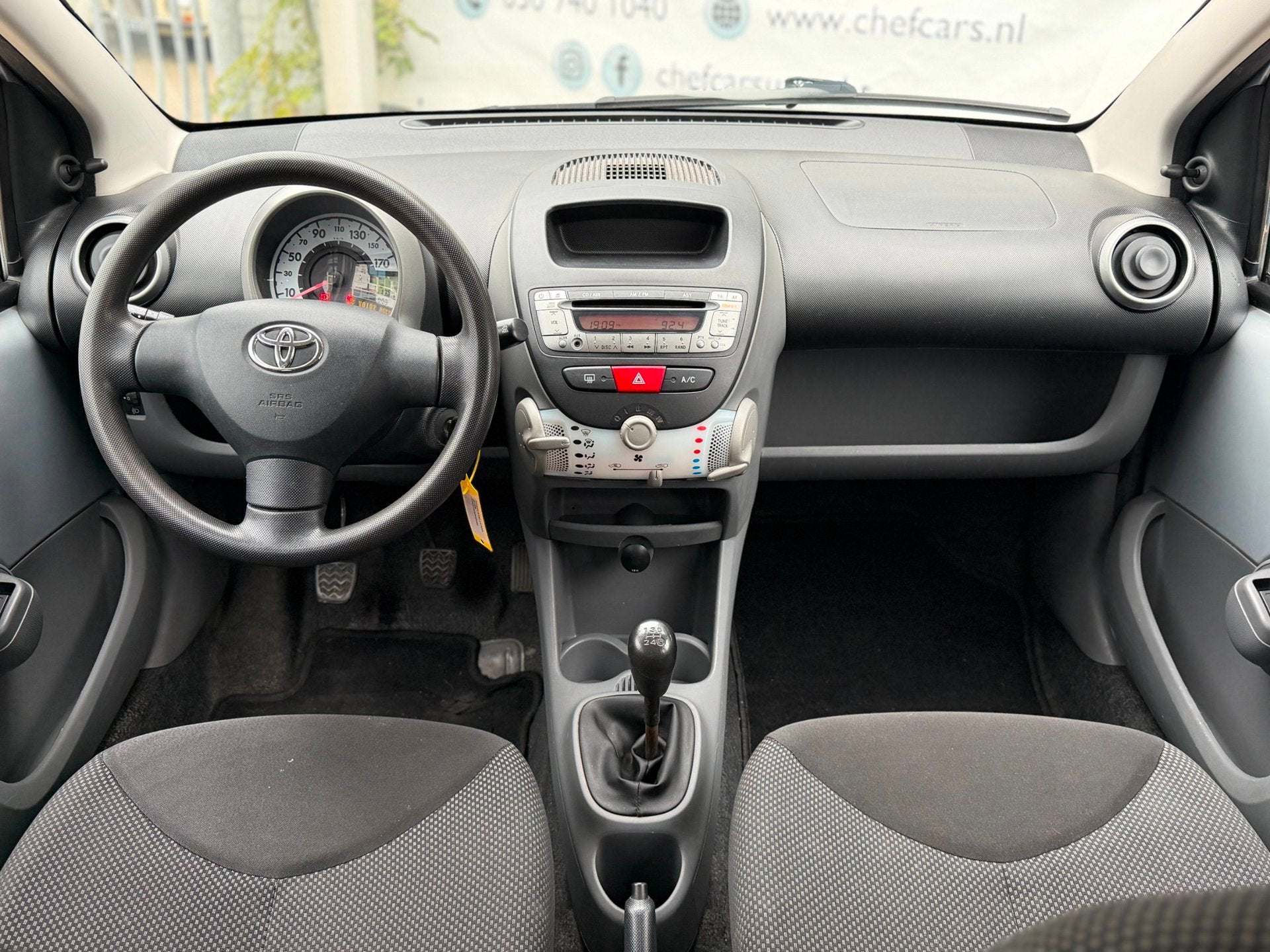 Toyota Aygo 1.0|ORGKM|AIRCO|5DEURS|BOEKJES|2EIGENAAR NL|LM!, Voorwielaandrijving, Stof, Gebruikt, 4 stoelen