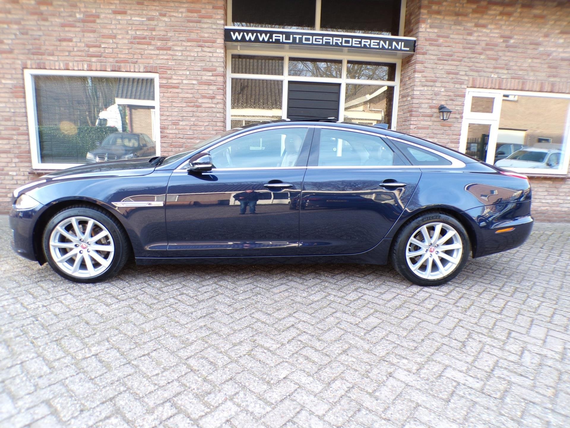 Jaguar XJ