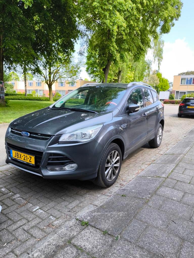 Ford Kuga 1.5 Ecoboost 150pk 2WD 2016 Grijs, Auto's, Ford, Particulier, Kuga, Benzine, SUV of Terreinwagen, Handgeschakeld, Geïmporteerd