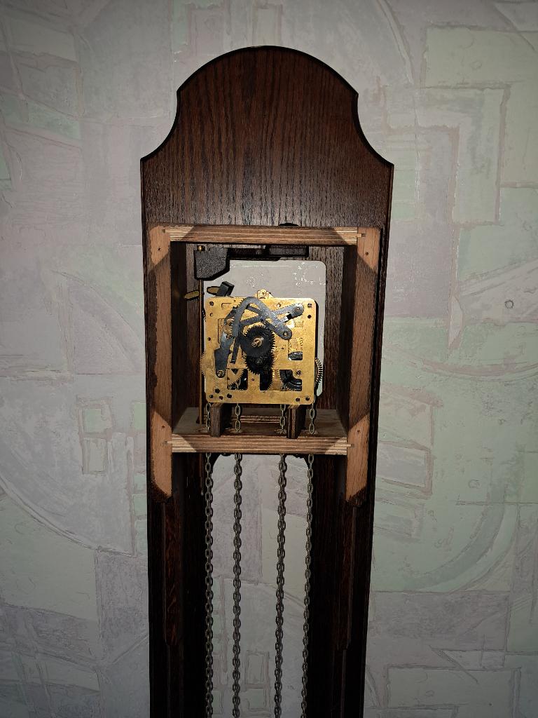 Muurklok met pendule, Ophalen