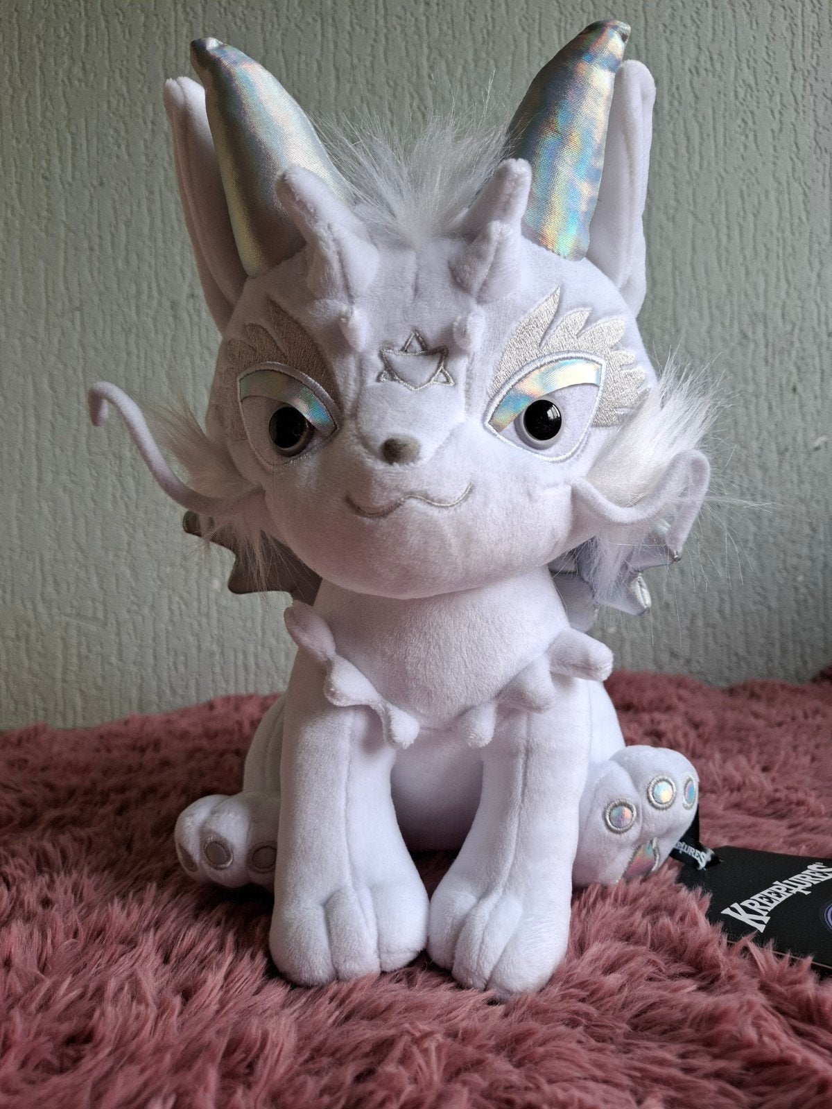 Kreeptures Cute as Hell Pluche Knuffel Wit Fantasy Dier, Kinderen en Baby's, Speelgoed | Knuffels en Pluche, Zo goed als nieuw
