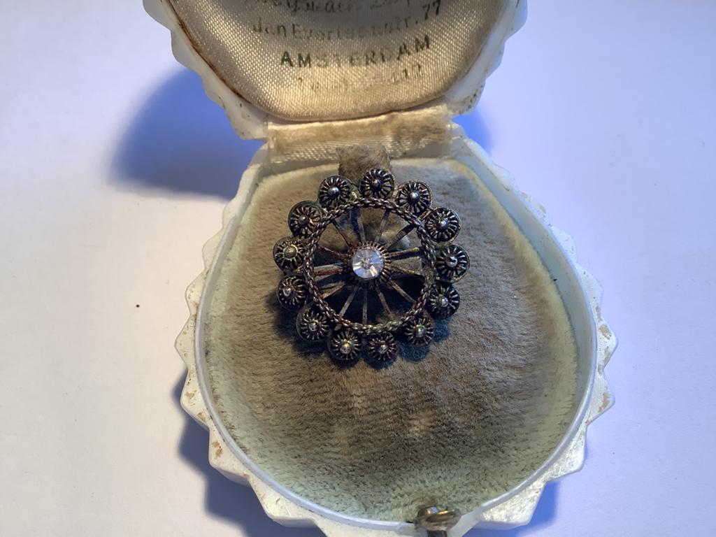 ANTIEKE ZILVER ZEEUWSE KNOPPEN KLEDERDRACHT DOEKSPELD BROCHE, Sieraden, Tassen en Uiterlijk, Antieke sieraden, Verzenden, Zilver