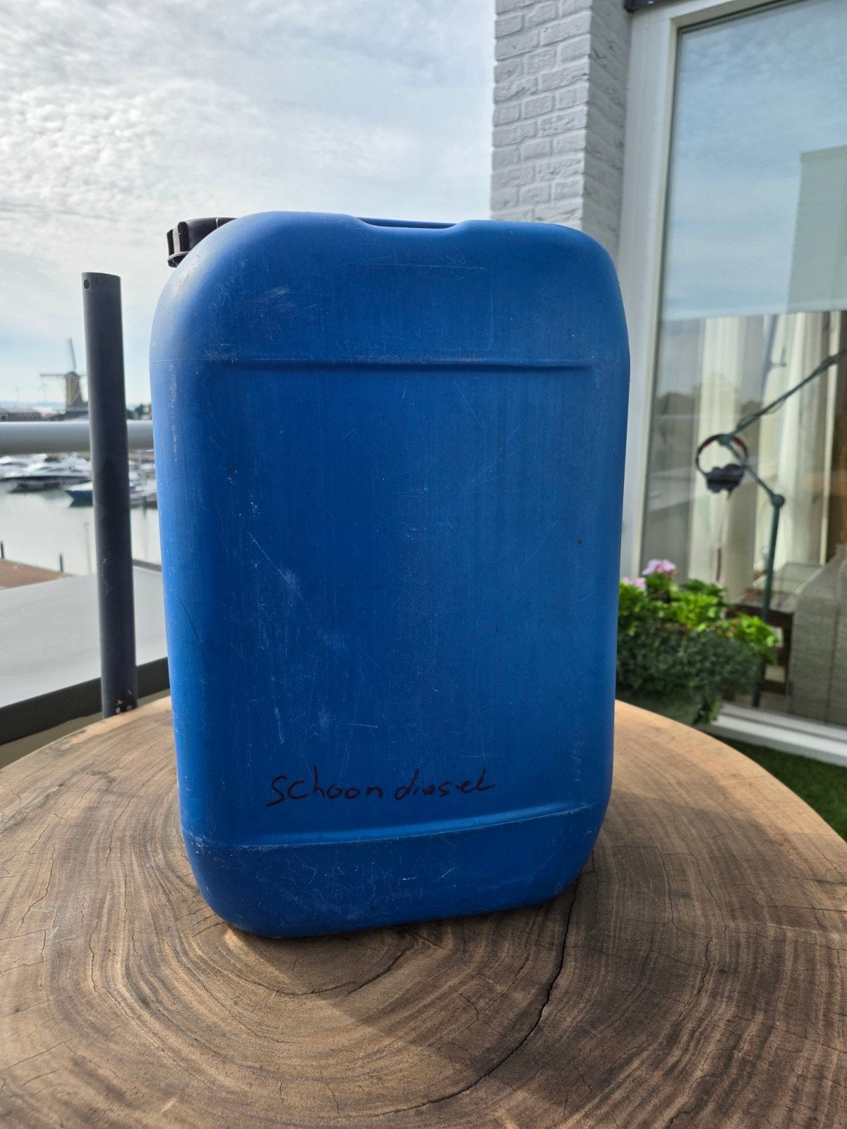 2 Blauwe jerrycans voor diesel of andere vloeistoffen, Ophalen
