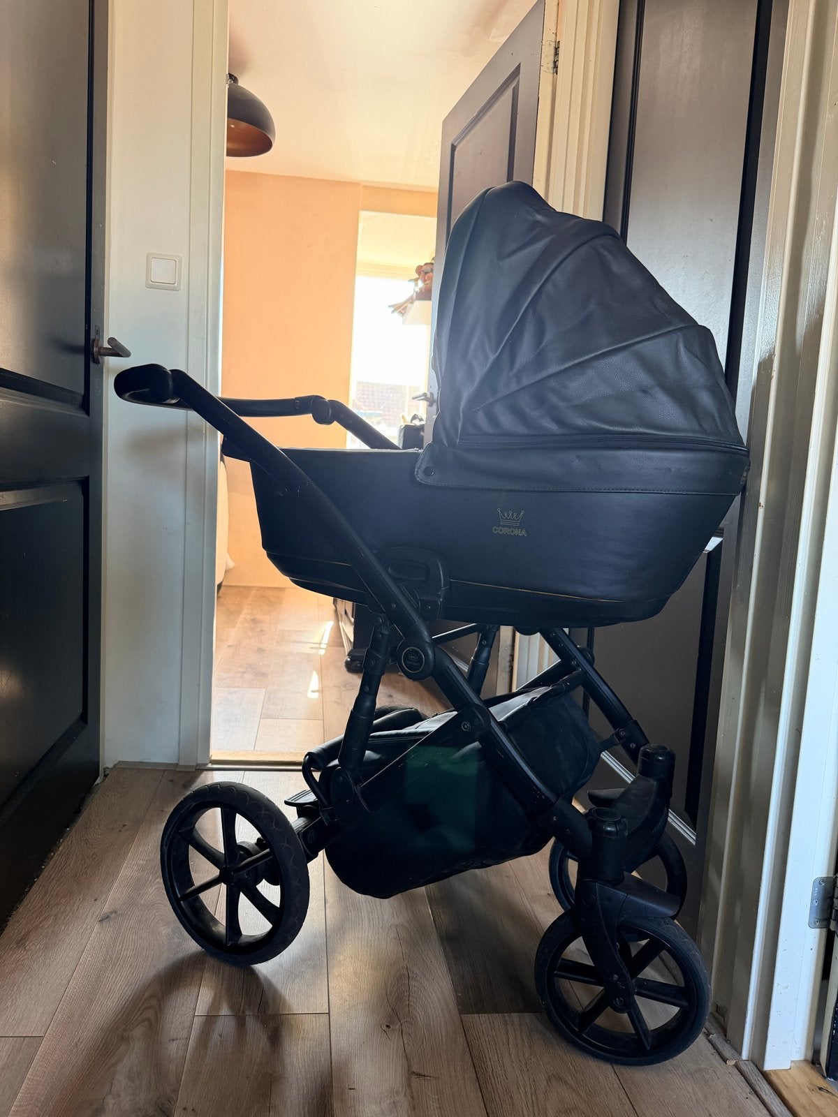 Zwarte kinderwagen met wieg en zitje, Gebruikt, Combiwagen, Met reiswieg, Ophalen