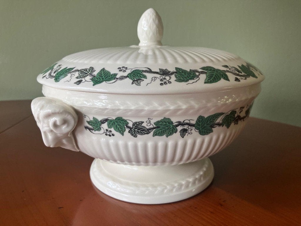 Wedgwood Edme Stratford dekschaal 20 cm., Ophalen of Verzenden, Overige stijlen, Schaal of Schalen, Zo goed als nieuw