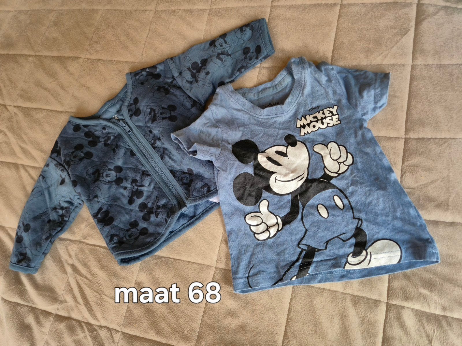 Mickey Mouse setje: shirtje en jasje maat 68, Kinderen en Baby's, Babykleding | Maat 62, Disney, Gebruikt, Ophalen of Verzenden