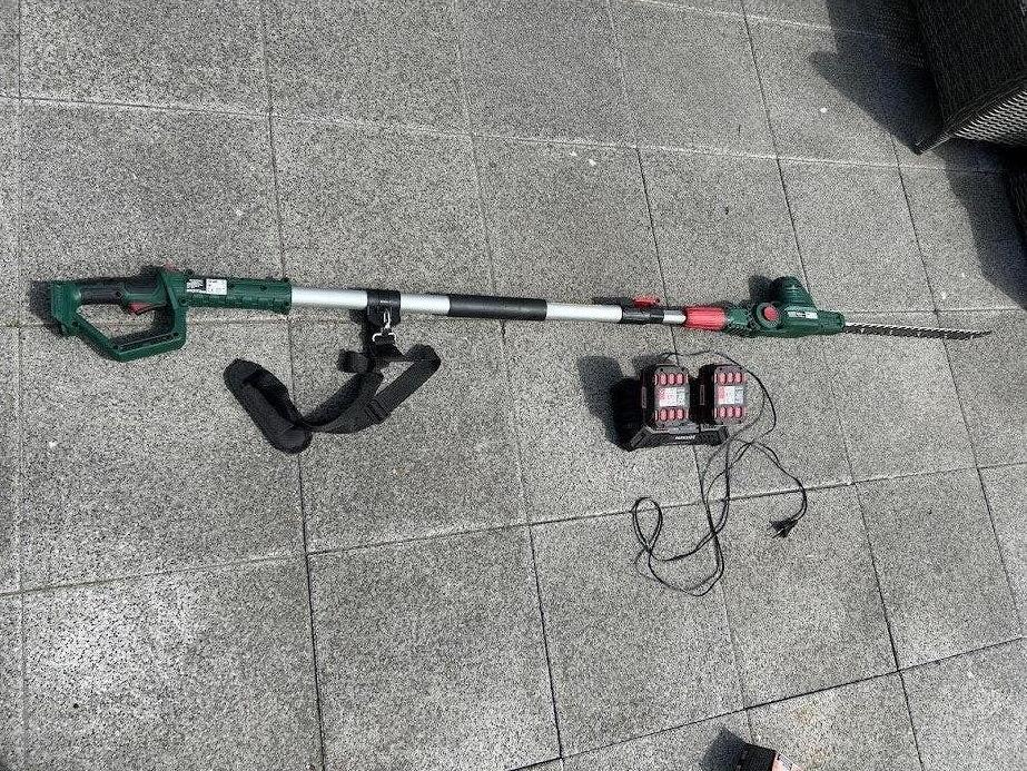 Accu-heggenschaar op steel 20 V met 2 accus en lader, Tuin en Terras, Ophalen, Gebruikt, Elektrisch, Parkside