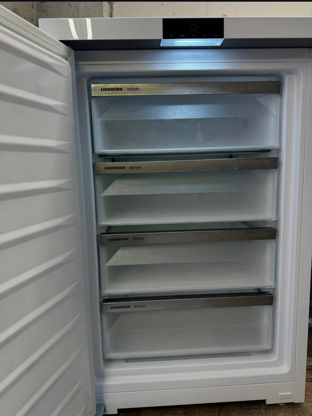 Liebher vriezer tafelmodel, Minder dan 85 cm, Minder dan 60 cm, Zo goed als nieuw, Energieklasse A of zuiniger