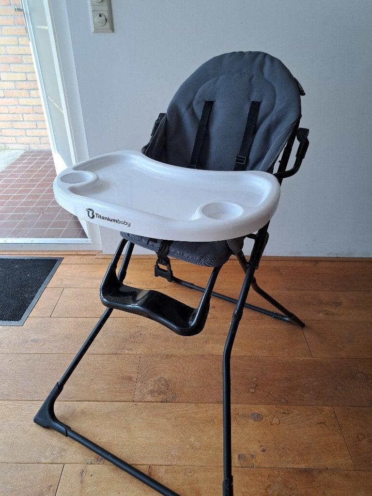 Titaniumbaby inklapbare kinderstoel (met eetblad), Ophalen, Gebruikt, Inklapstoel, Gordel(s)