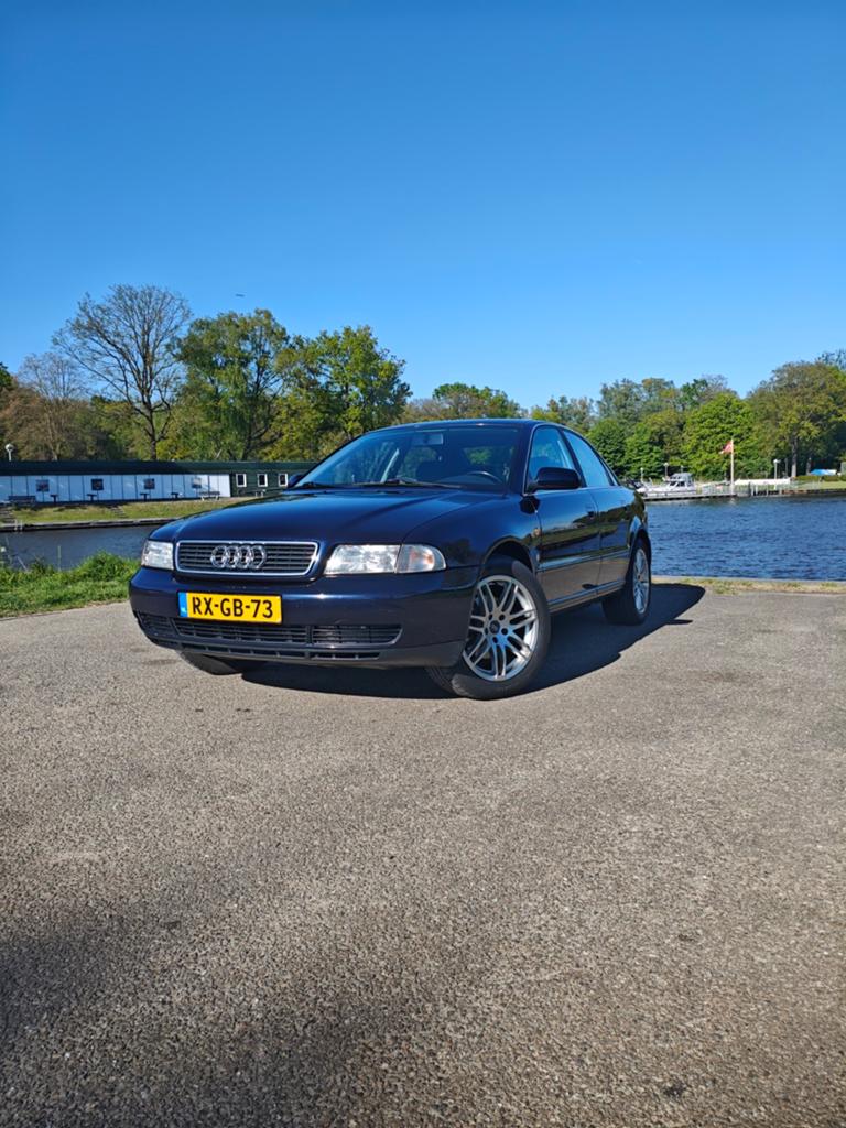 Audi A4 2.6 110KW 1997 Blauw, Ophalen, Gebruikt, Audi