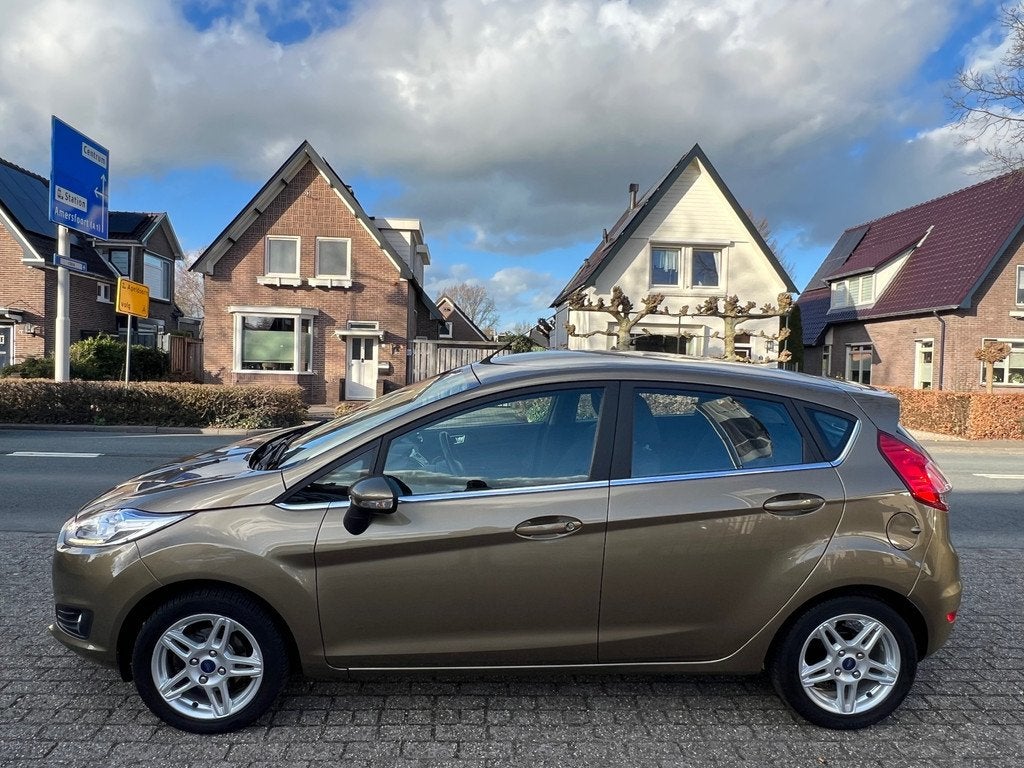 Ford Fiesta 1.0 Titanium 130.000 km NL-AUTO-NAP, Auto's, Ford, Voorwielaandrijving, Euro 5, Zwart, 525 kg