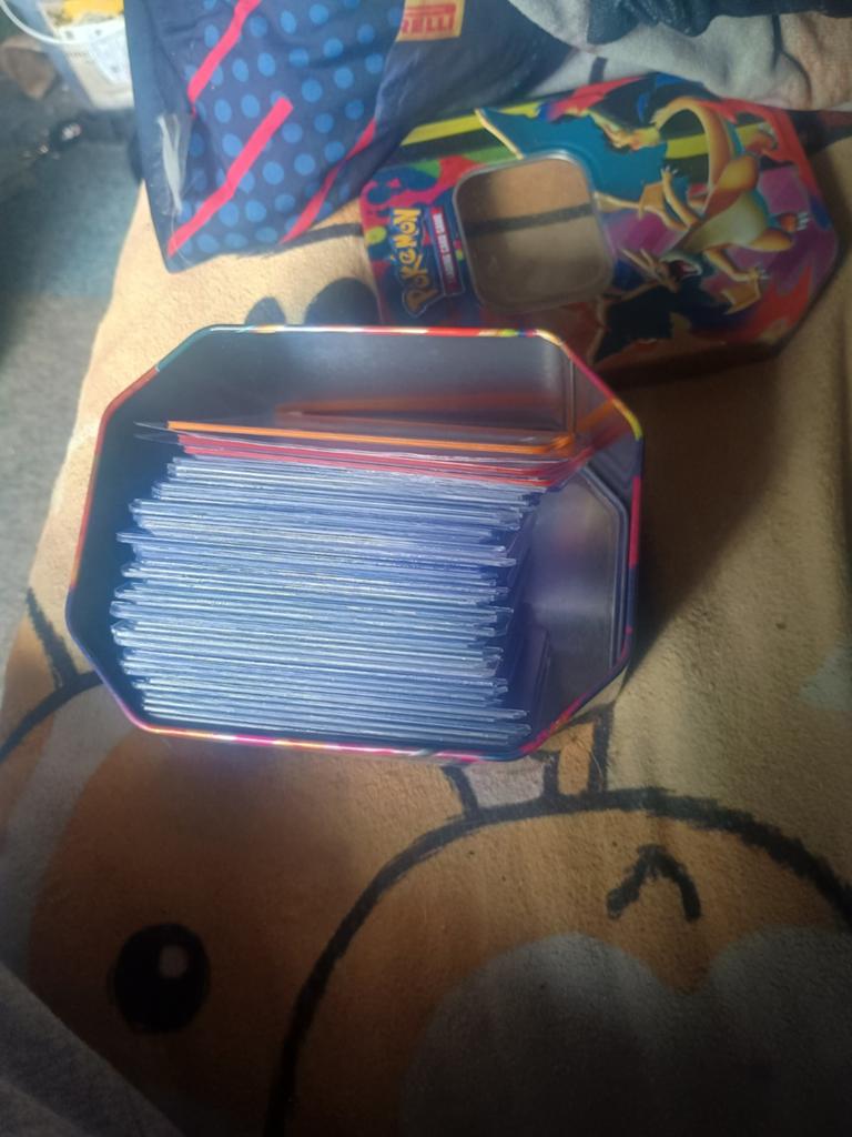 Blik met 40+ toploaders voor Pokémon kaarten, Ophalen of Verzenden, Gebruikt, Overige typen