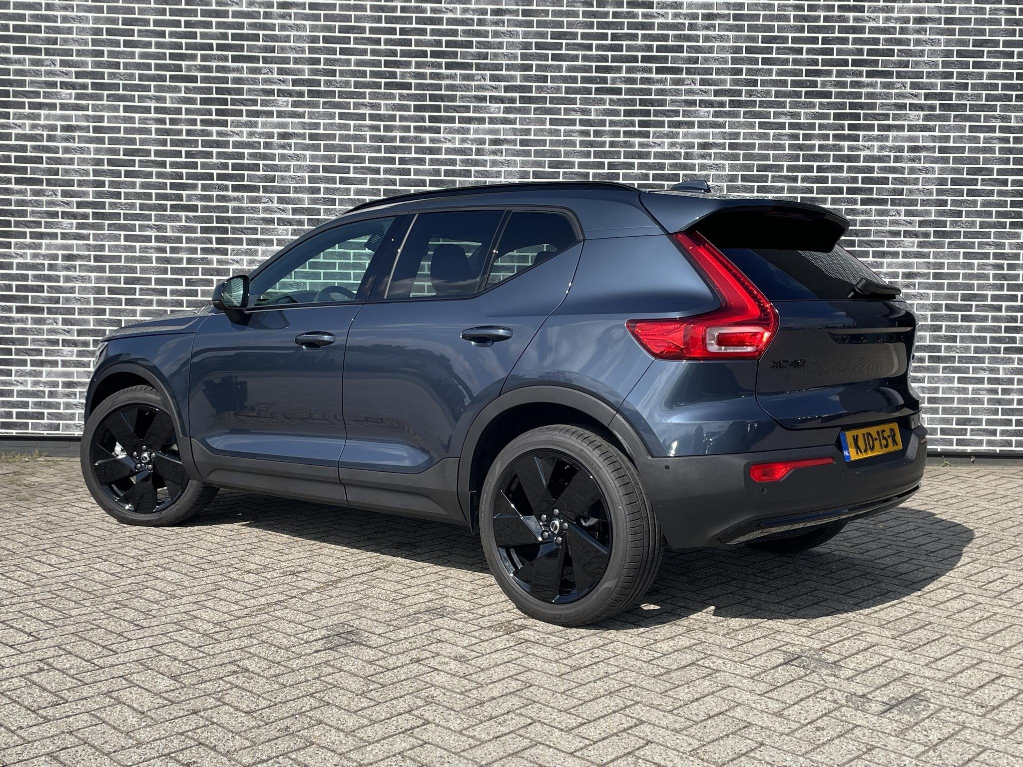 Volvo XC40 2.0 B4 Plus Black Edition | Trekhaak | Lichtmetal, Auto's, Gebruikt, Euro 6, 4 cilinders, Blauw