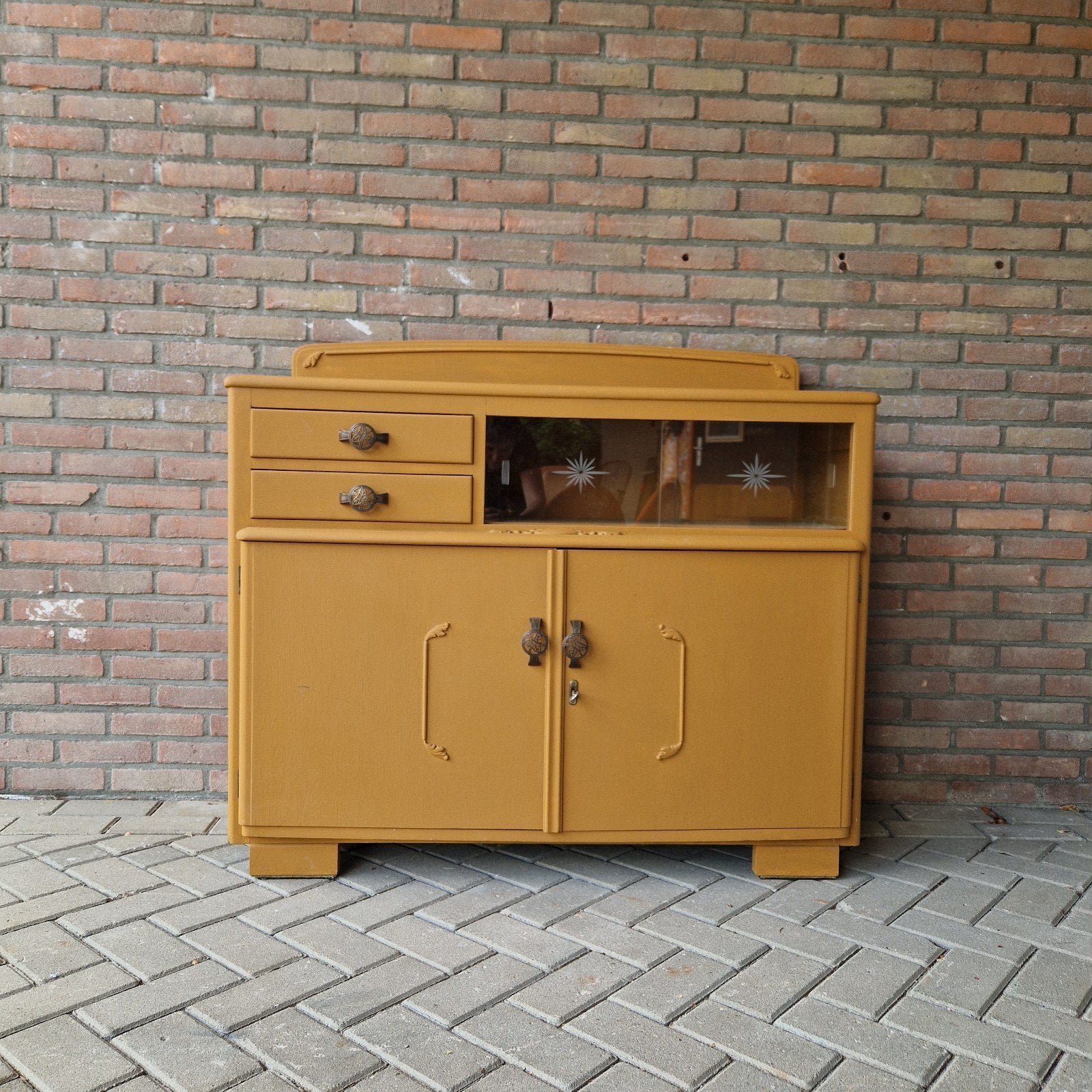 Okergeel dressoir artdeco met vitrine wandkast, Verzamelen, Retro, Ophalen of Verzenden, Huis en Inrichting
