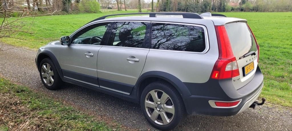 Volvo XC70 2.4 D5 AWD Geartronic 2009 Grijs, Auto's, Automaat, Zwart, 197 €/maand, XC70