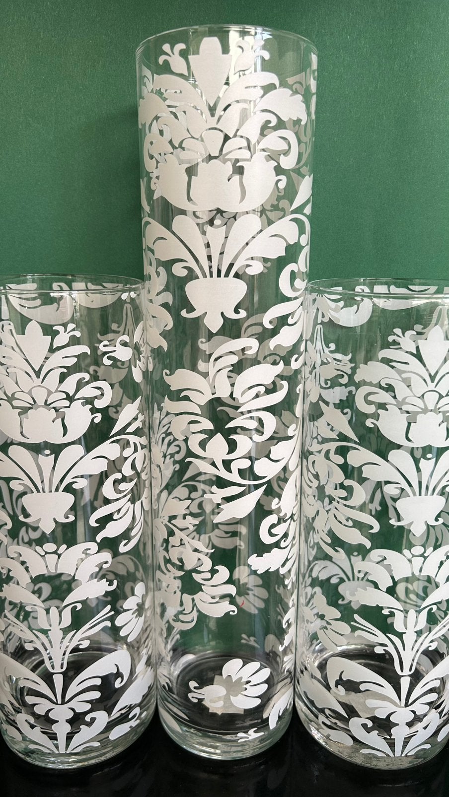Set van drie glazen vazen met witte opdruk, Ophalen, Wit, 35 cm, Glas