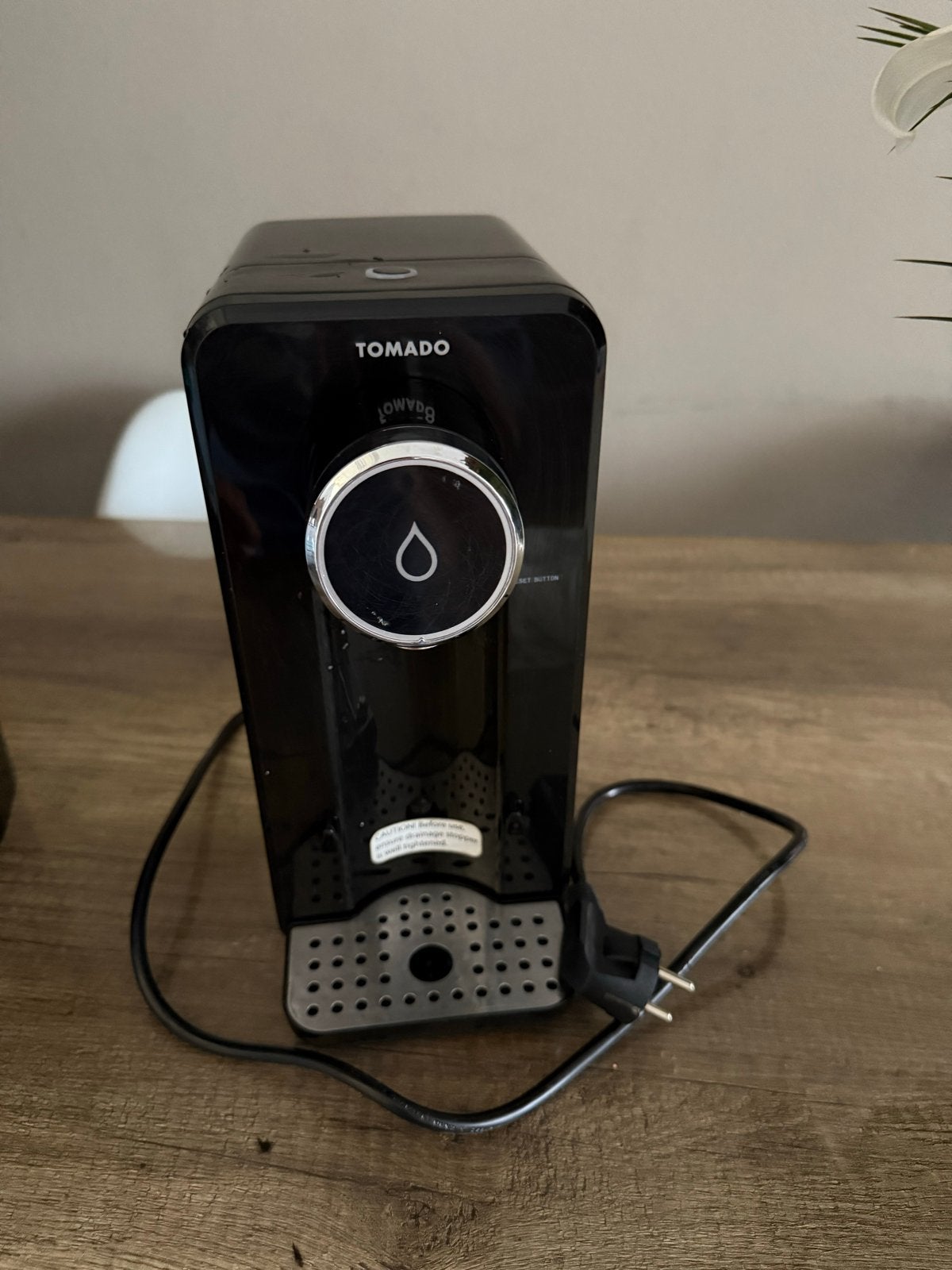 Tomado Warmwaterdispenser - Zwart, Ophalen, Zo goed als nieuw