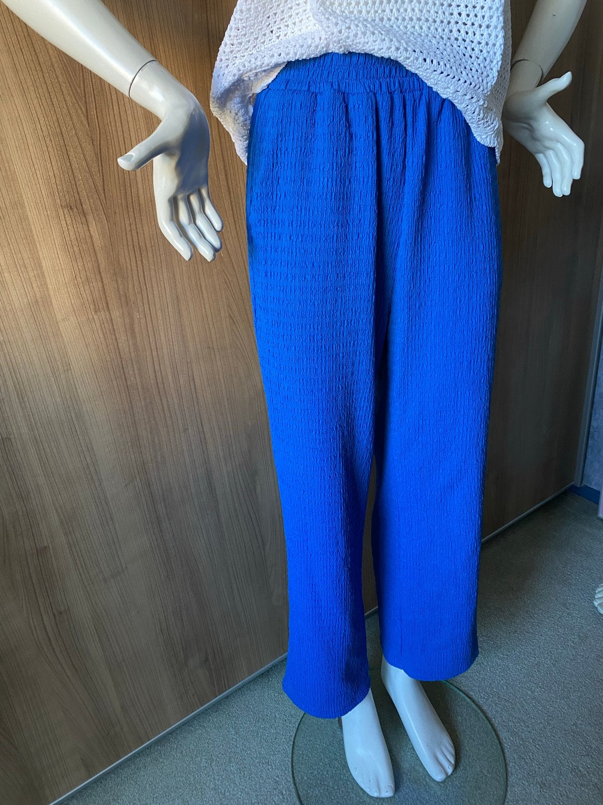 Kobaltblauwe stretch broek met structuur, Kleding | Dames, Blauw, Maat 42/44 (L), Ophalen of Verzenden, Zo goed als nieuw