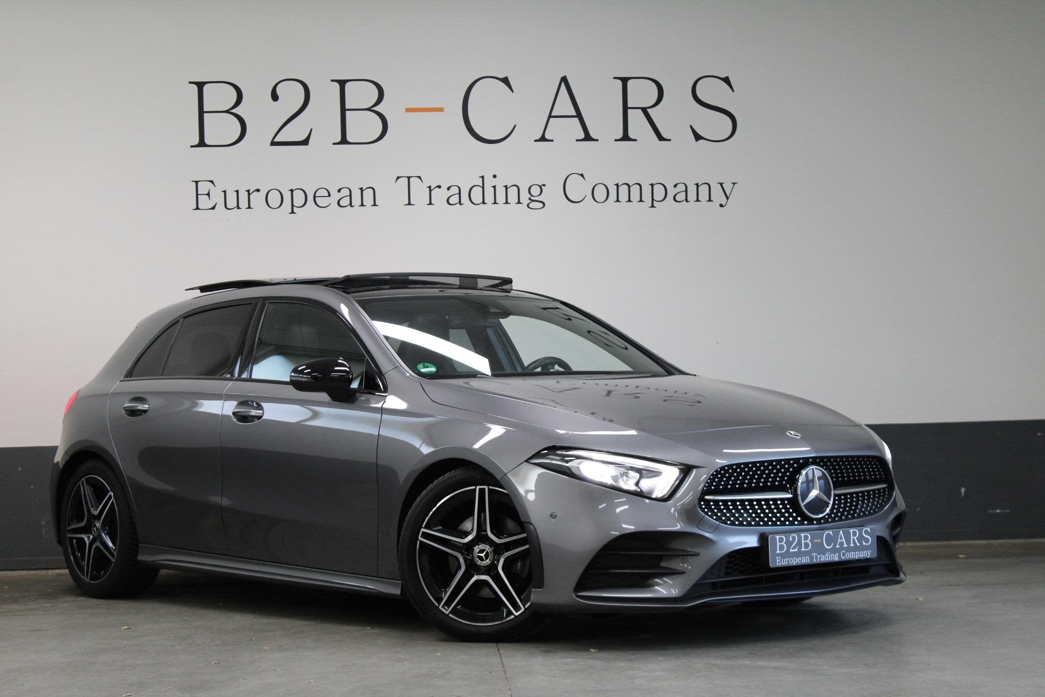 Mercedes-Benz A-klasse 180 d | AMG | Night Pakket | Panorma, Auto's, 745 kg, Gebruikt, 4 cilinders, Bedrijf