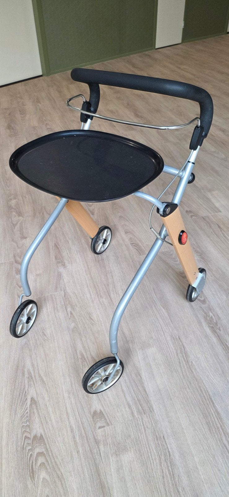 Trust Lets Go Indoor binnenrollator, Diversen, Ophalen, Lichtgewicht, Zo goed als nieuw