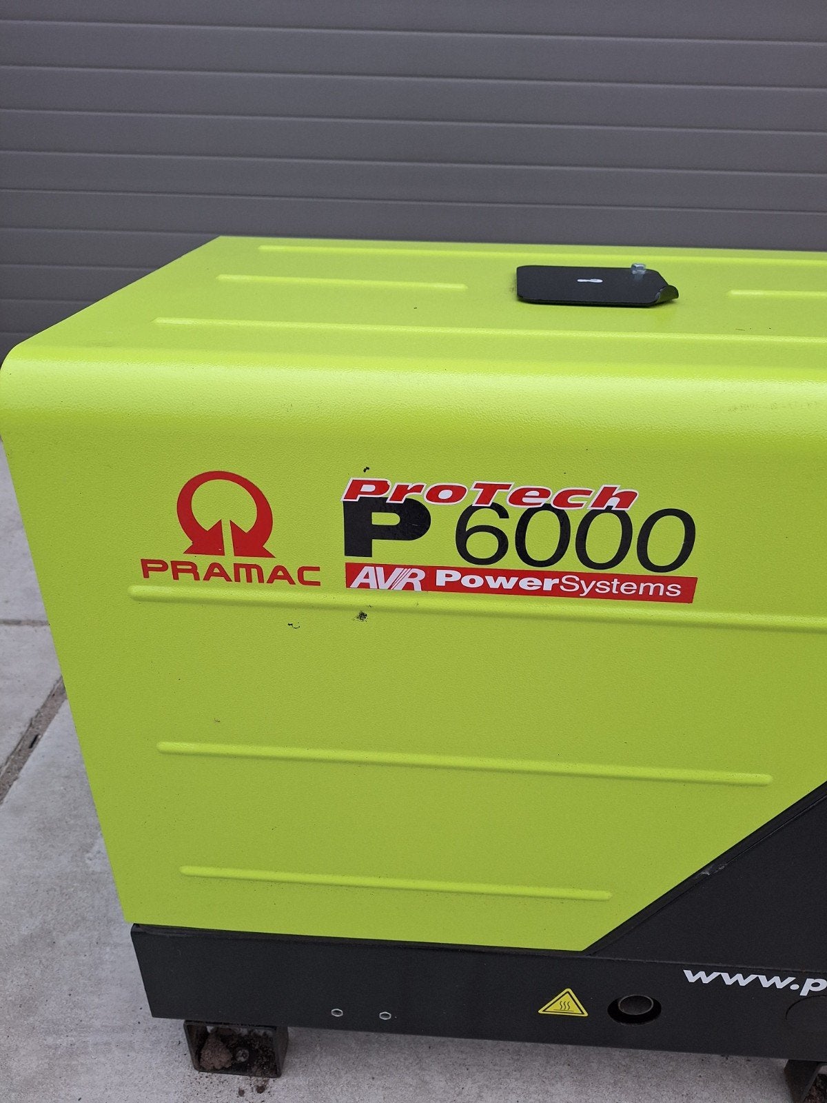 Pramac P6000 AVR generator - zo goed als nieuw, Ophalen, Elektrisch startend, Dieselolie, Zo goed als nieuw