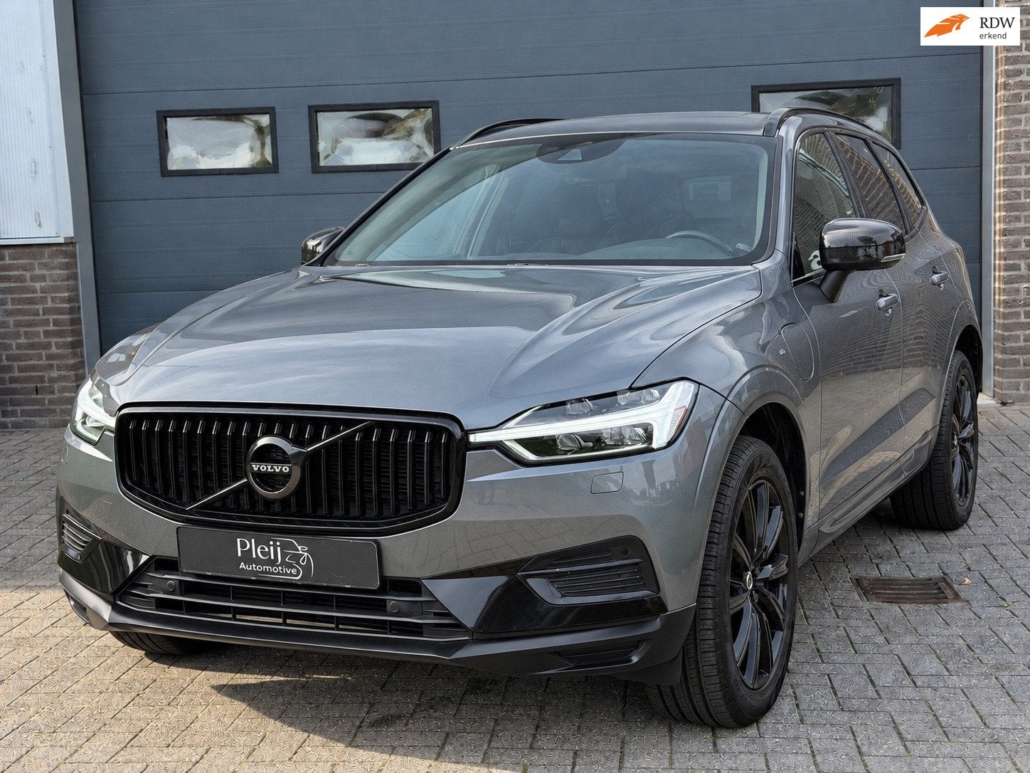 Volvo XC60 2.0 T8 Twin Engine AWD Inscription | Pano | Stuur, Auto's, Automaat, Gebruikt, 4 cilinders, 1969 cc