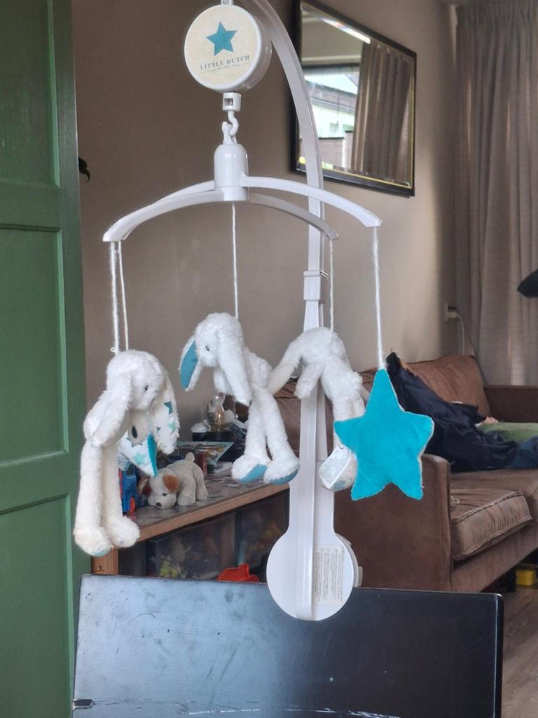 Baby muziekmobiel met muziek, Ophalen, Zo goed als nieuw