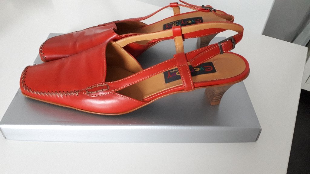 Vintage leren schoenen met hielbandje, Merk Everybody M 43, Kleding | Dames, Schoenen, Instappers, Everybody, Ophalen of Verzenden